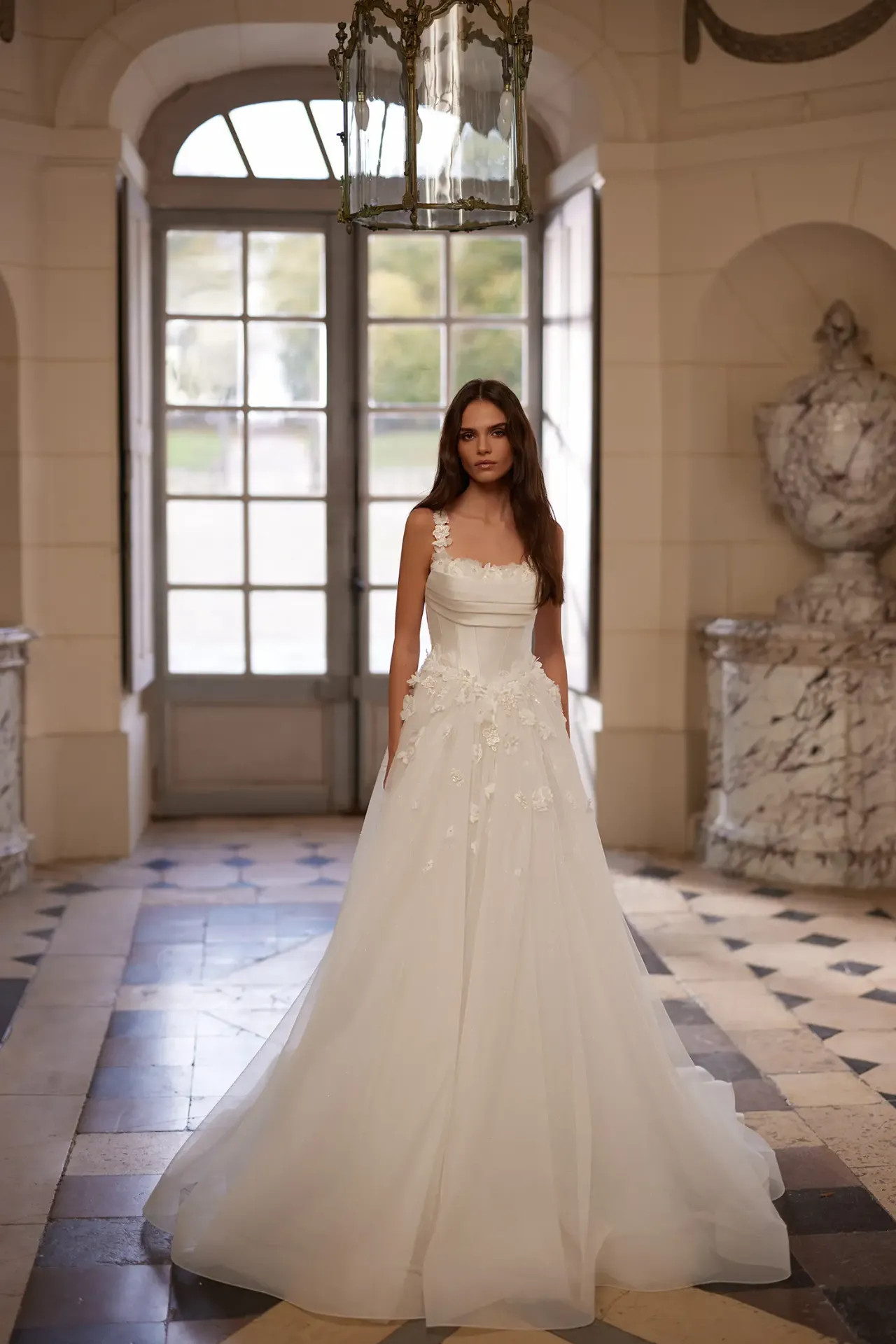 Snow A-vonalú menyasszonyi ruha mikádó fűzővel és 3D virágdíszítéssel a Holdfény Szalonban, Cegléden