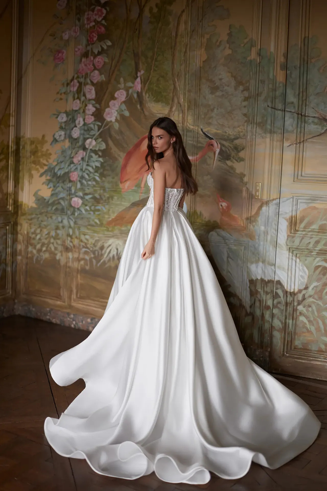 Akira A-vonalú mikádó selyem menyasszonyi ruha lecsatolható hosszú ujjú boleróval a Holdfény Szalonban, Cegléden