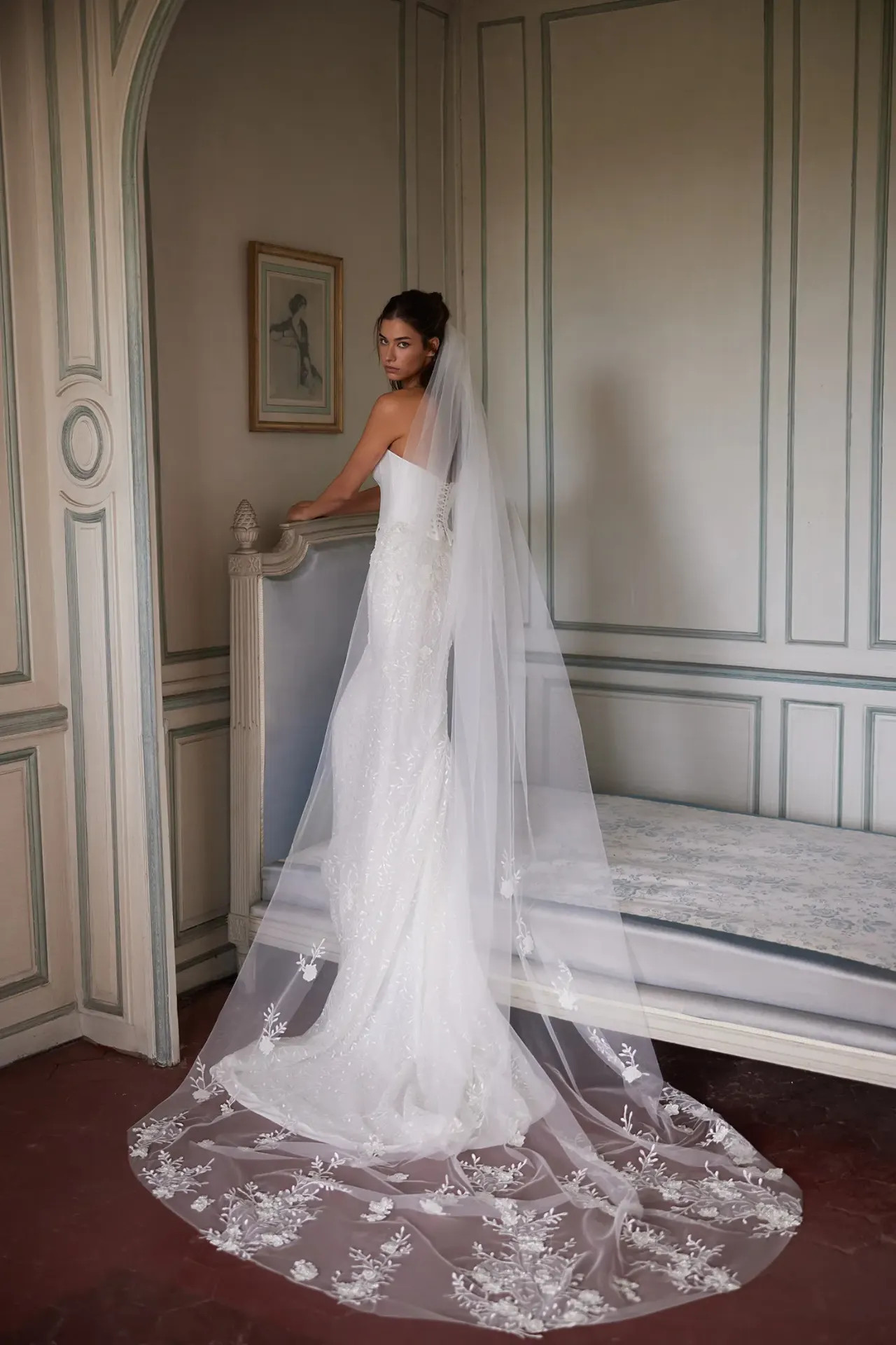 Hedda hosszú menyasszonyi fátyol indás csipke díszítéssel a szélén