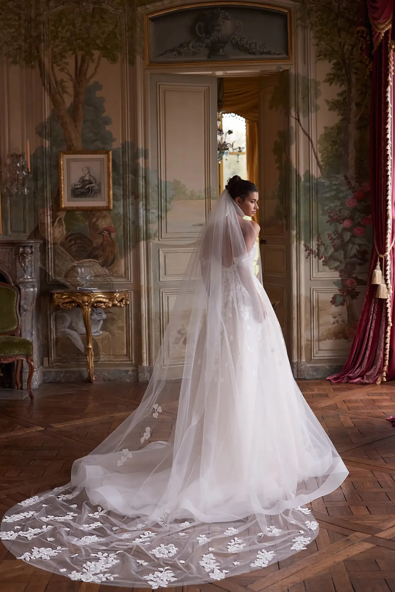 Fabienne hosszú katedrális menyasszonyi fátyol elegáns virágos csipke szegéllyel